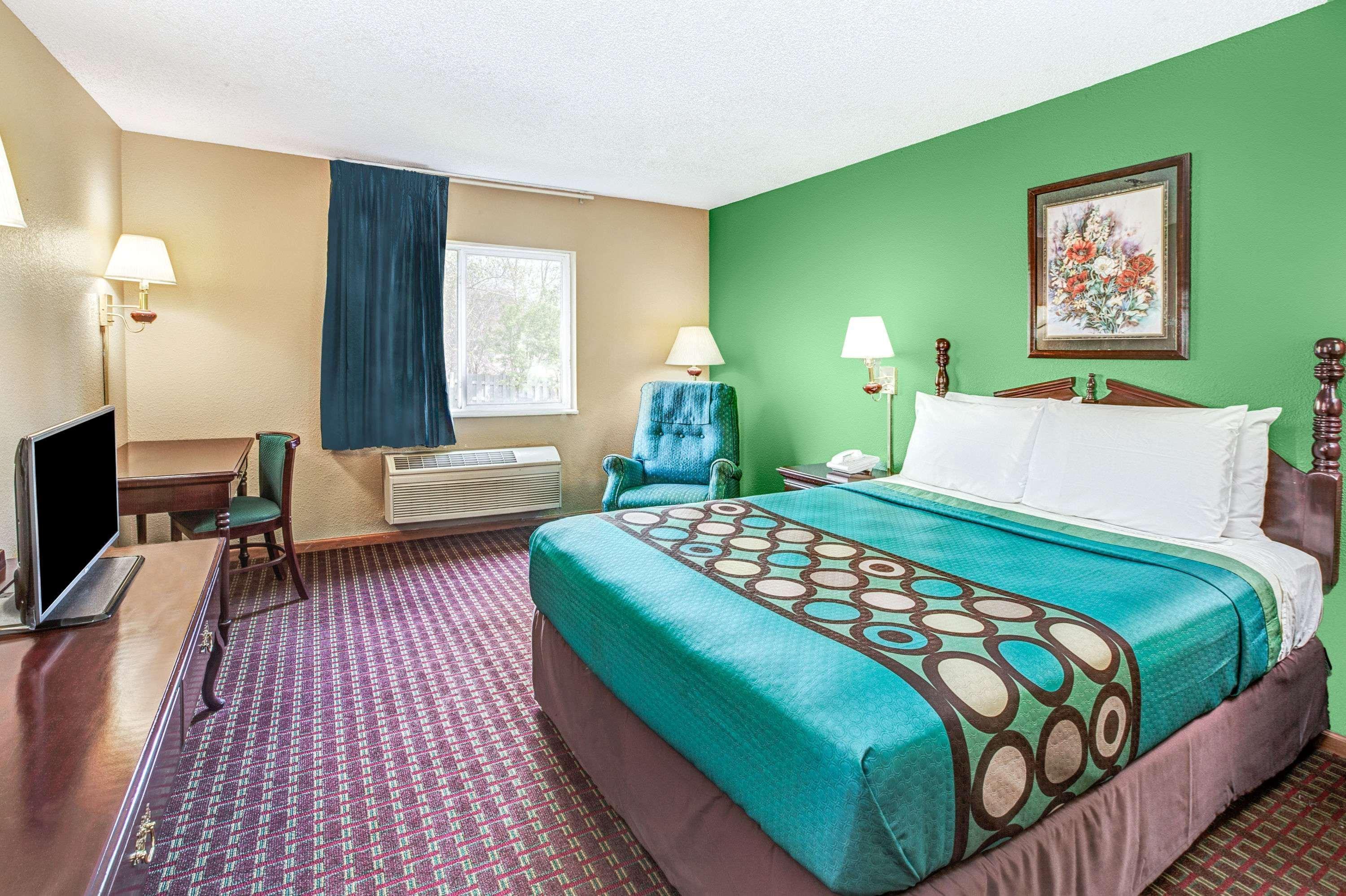 Super 8 By Wyndham Mchenry Fox Lake Area Exterior photo