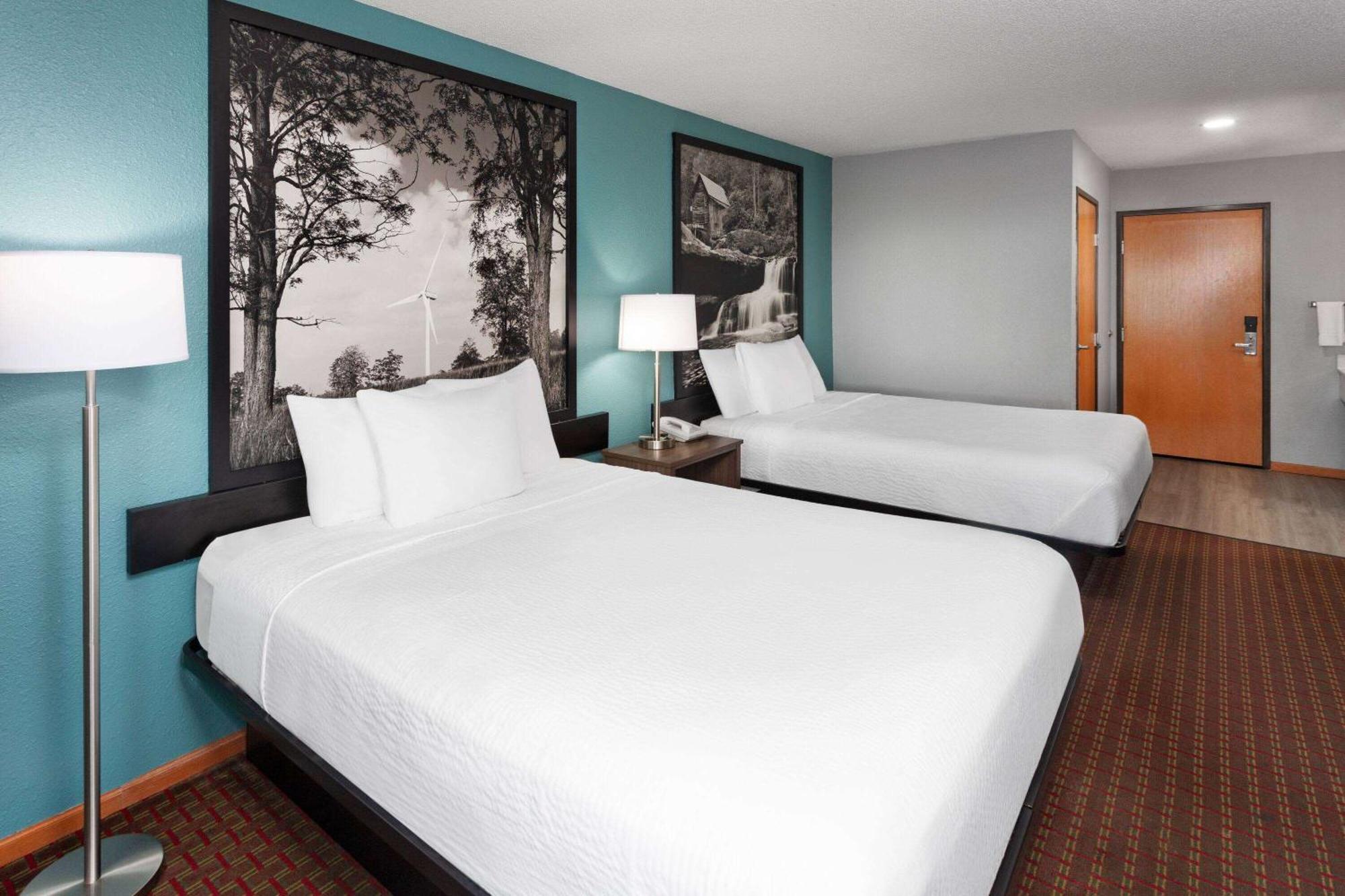 Super 8 By Wyndham Mchenry Fox Lake Area Exterior photo