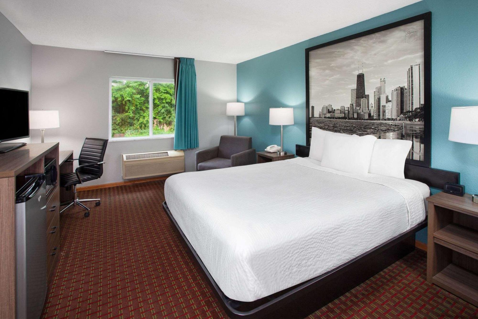 Super 8 By Wyndham Mchenry Fox Lake Area Exterior photo